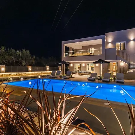 Villa Serenity By Posarellivillas *